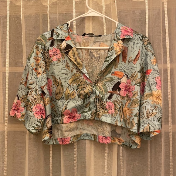 Blue tropical cropped button down - Picture 2 of 5